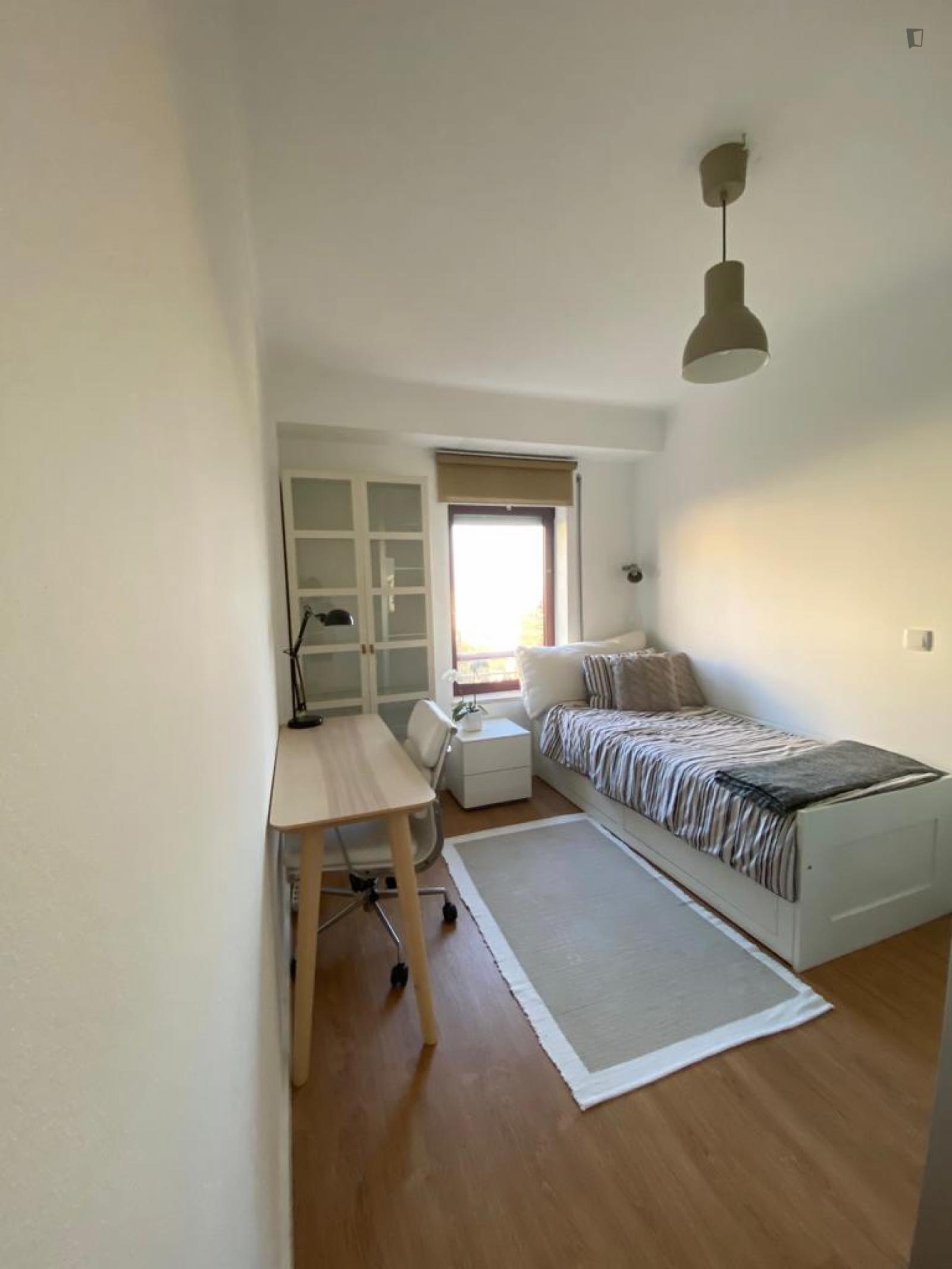  Pleasant Single Bedroom Close To Olaias Metro  -  Pleasant single bedroom close to Olaias metro  - Gallery -  1