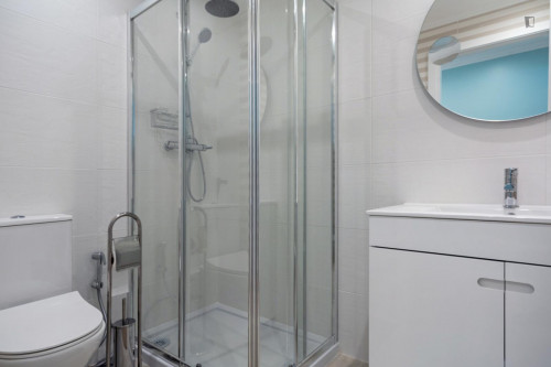 Nice single ensuite bedroom in Carcavelos " ref. R4 "