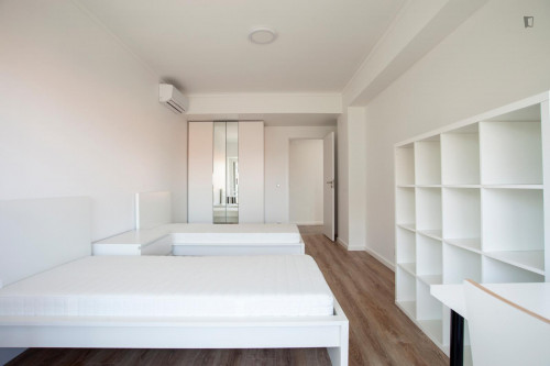 Twin Bedroom w/ AC and balcony, nearby UL and Campo Grande Garden