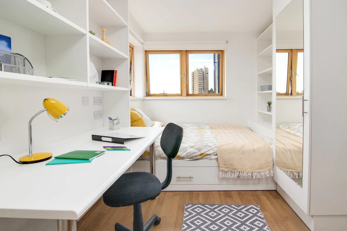 Silver En-Suite - 6
