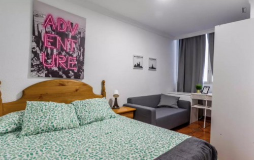 Double bedroom in a student flat, in Benimaclet
