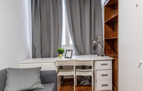 Double bedroom in a student flat, in Benimaclet