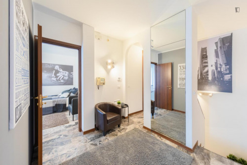 Really cool double bedroom with a balco Parrocchia Madonna Pellegrina room B - Gallery - 11