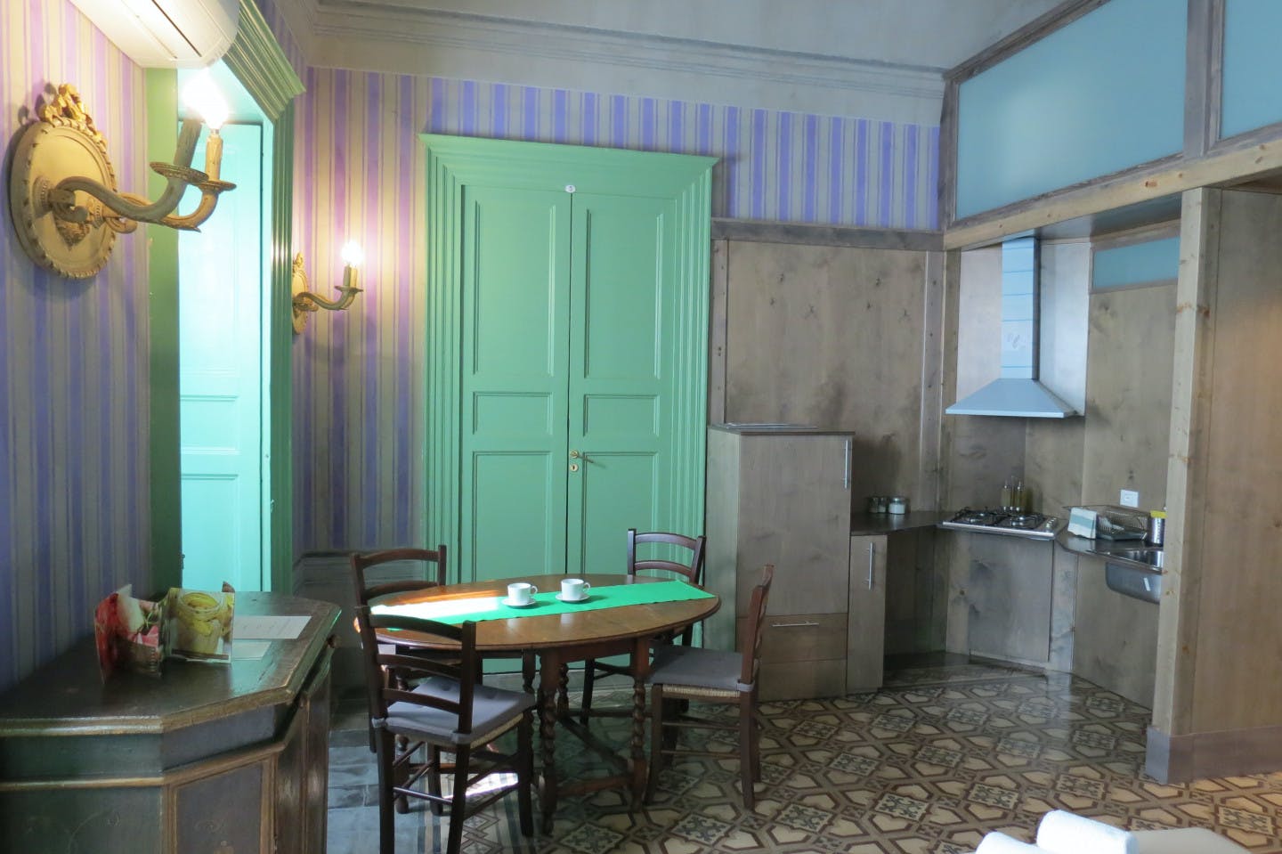 Quad Premium Apartment - 2