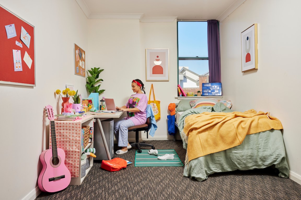  King Single Bed With 6 Bed Apartment  -  Mountain x Scape  - Gallery -  2