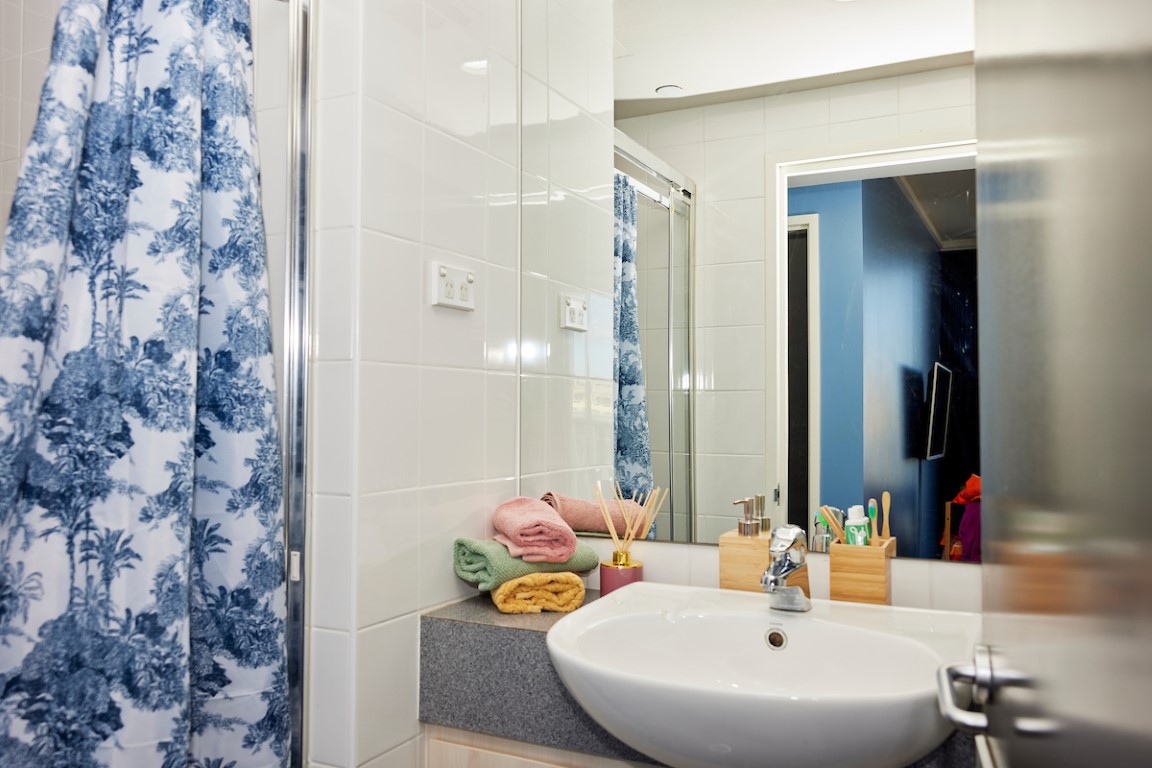  King Single Bed With 4 Bed Apartment  -  Broadway X Scape  - Gallery -  2