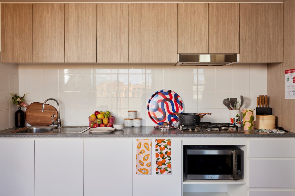  King Single Bed With 6 Bed Apartment  -  Broadway X Scape  - Gallery -  3