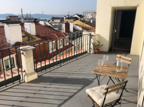 Sunny 1-bedroom apartment in downtown Lisbon