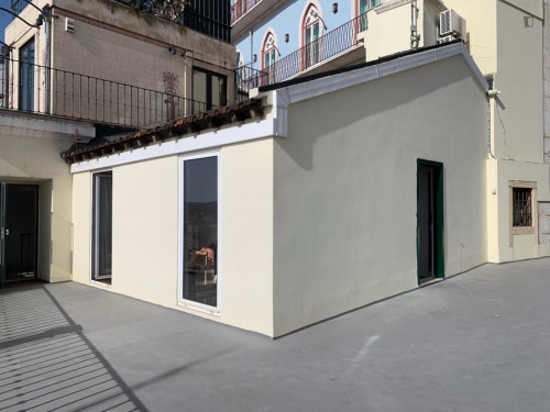 Sunny 1-bedroom apartment in downtown Lisbon