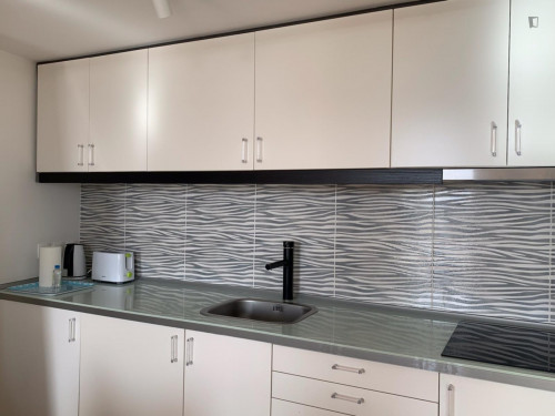 Sunny 1-bedroom apartment in downtown Lisbon