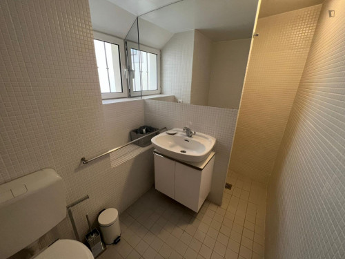 Sunny 1-bedroom apartment in downtown Lisbon - Gallery - 8