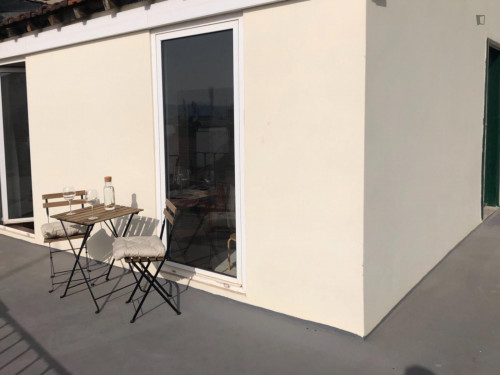 Sunny 1-bedroom apartment in downtown Lisbon
