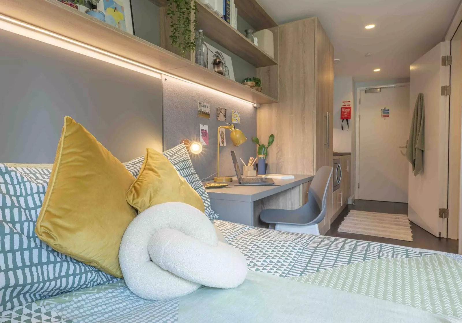 Bronze Studio Deluxe - iQ Aldgate - Gallery - 8