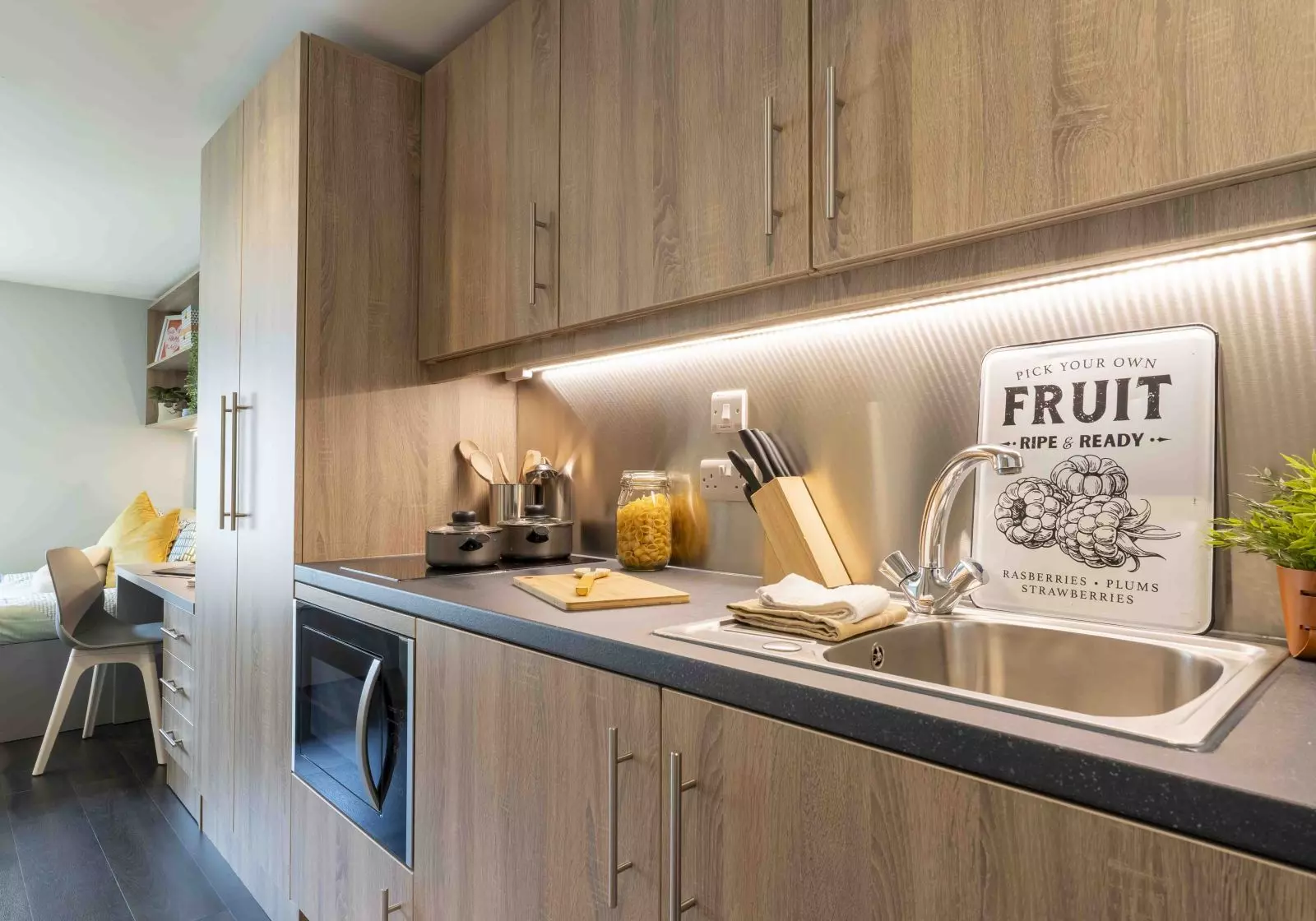 Bronze Studio Deluxe - iQ Aldgate - Gallery - 2