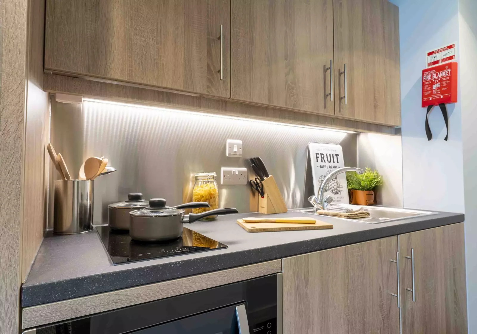Bronze Studio Deluxe - iQ Aldgate - Gallery - 10