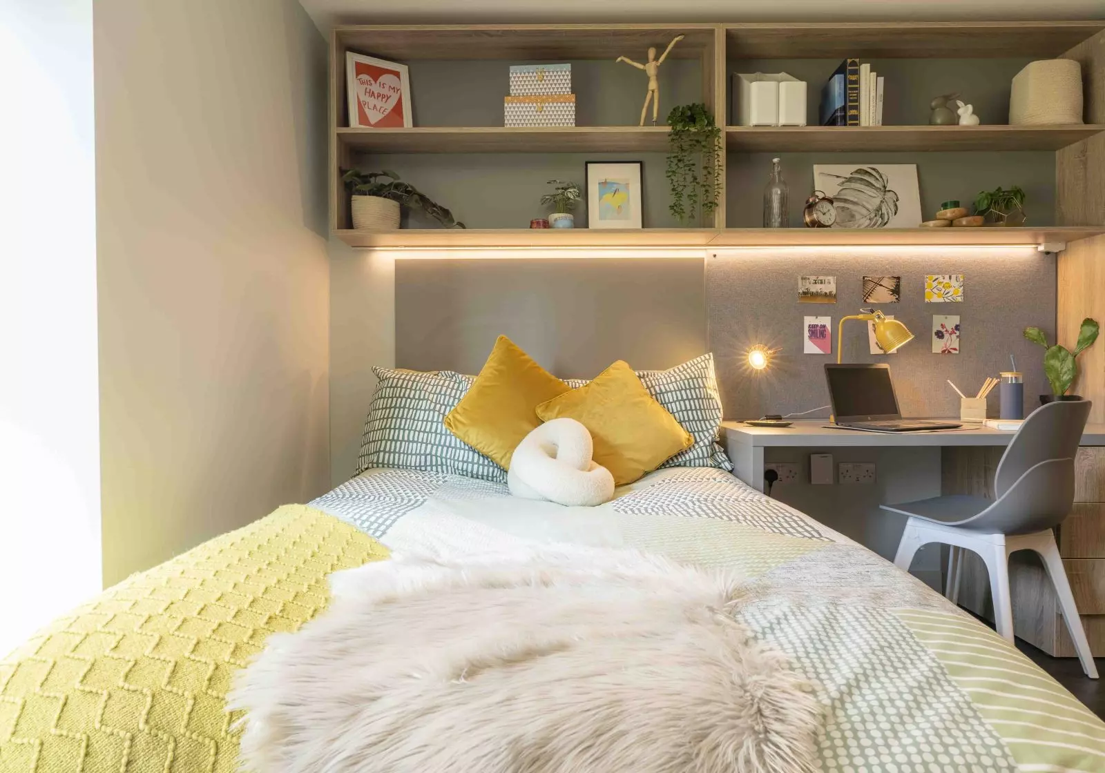 Bronze Studio Deluxe - iQ Aldgate - Gallery - 6