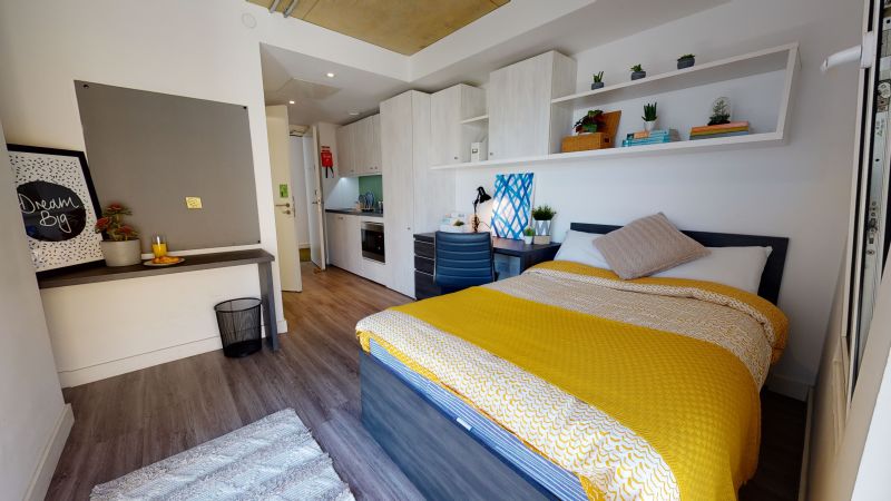  Gold Studio Deluxe  -  iQ Aldgate  - Gallery -  3