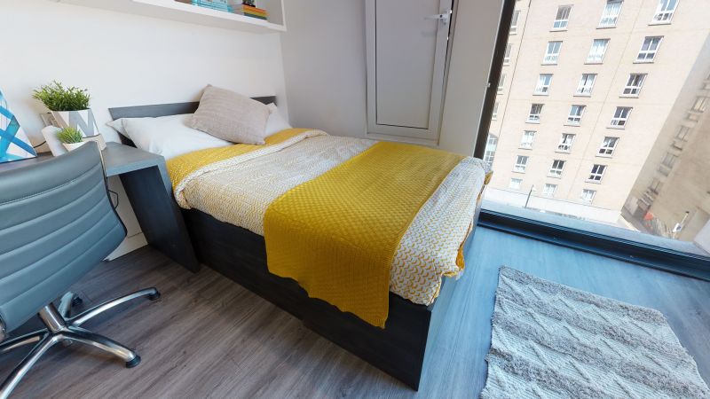  Gold Studio Deluxe  -  iQ Aldgate  - Gallery -  1