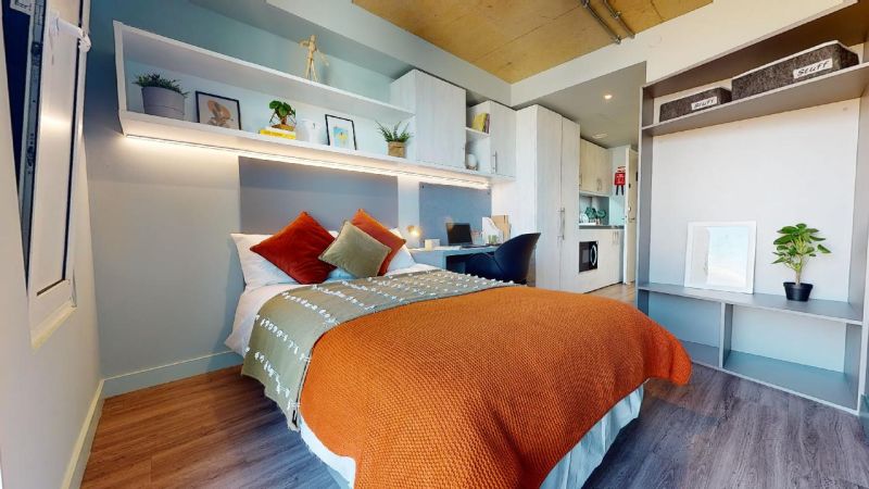  Gold Studio Premium  -  iQ Aldgate  - Gallery -  3