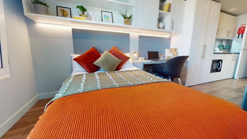  Gold Studio Premium  -  iQ Aldgate  - Gallery -  1
