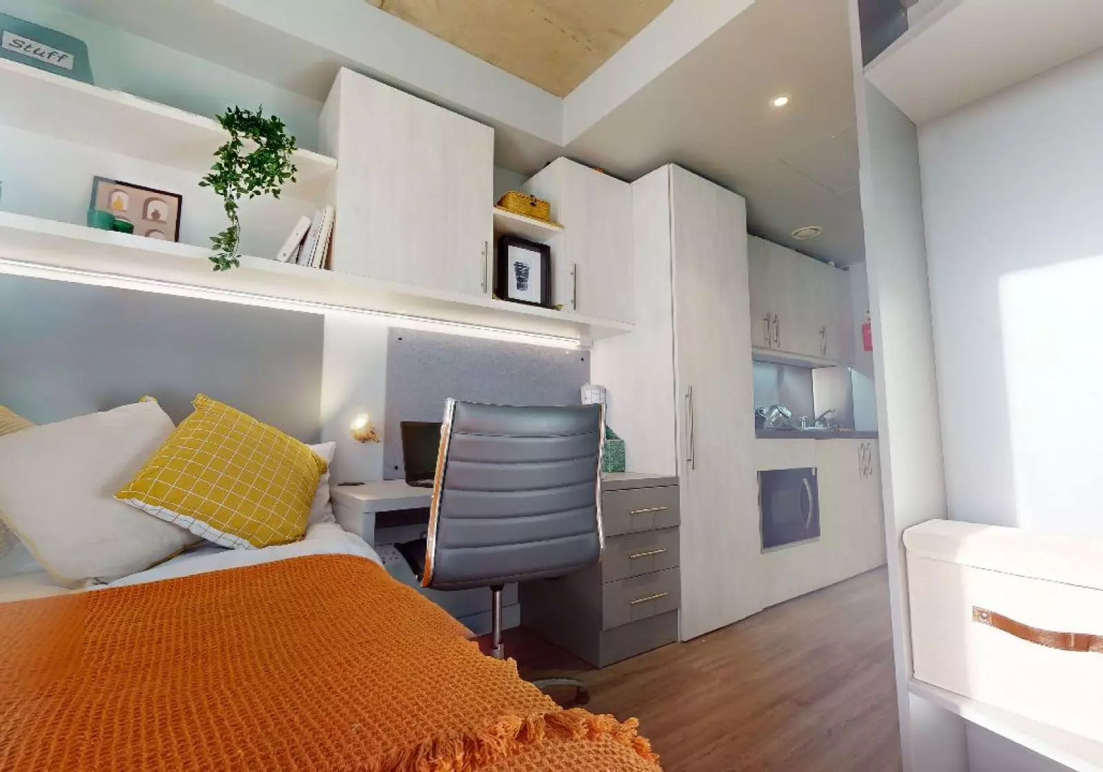  Bronze Studio Premium  -  iQ Aldgate  - Gallery -  4