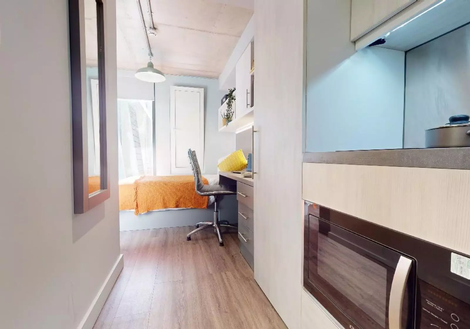  Bronze Studio Premium  -  iQ Aldgate  - Gallery -  3