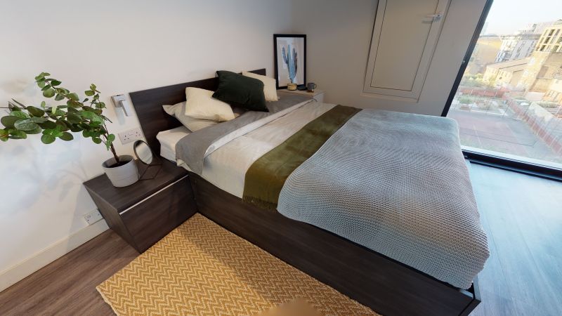  Platinum Studio Deluxe  -  iQ Aldgate  - Gallery -  1