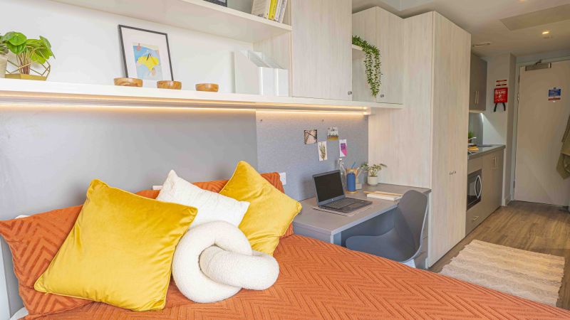  Silver Studio Deluxe  -  iQ Aldgate  - Gallery -  2