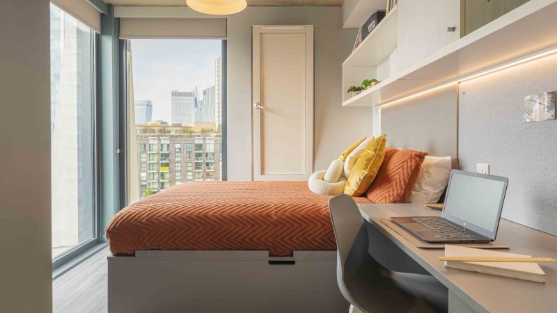  Silver Studio Deluxe  -  iQ Aldgate  - Gallery -  1