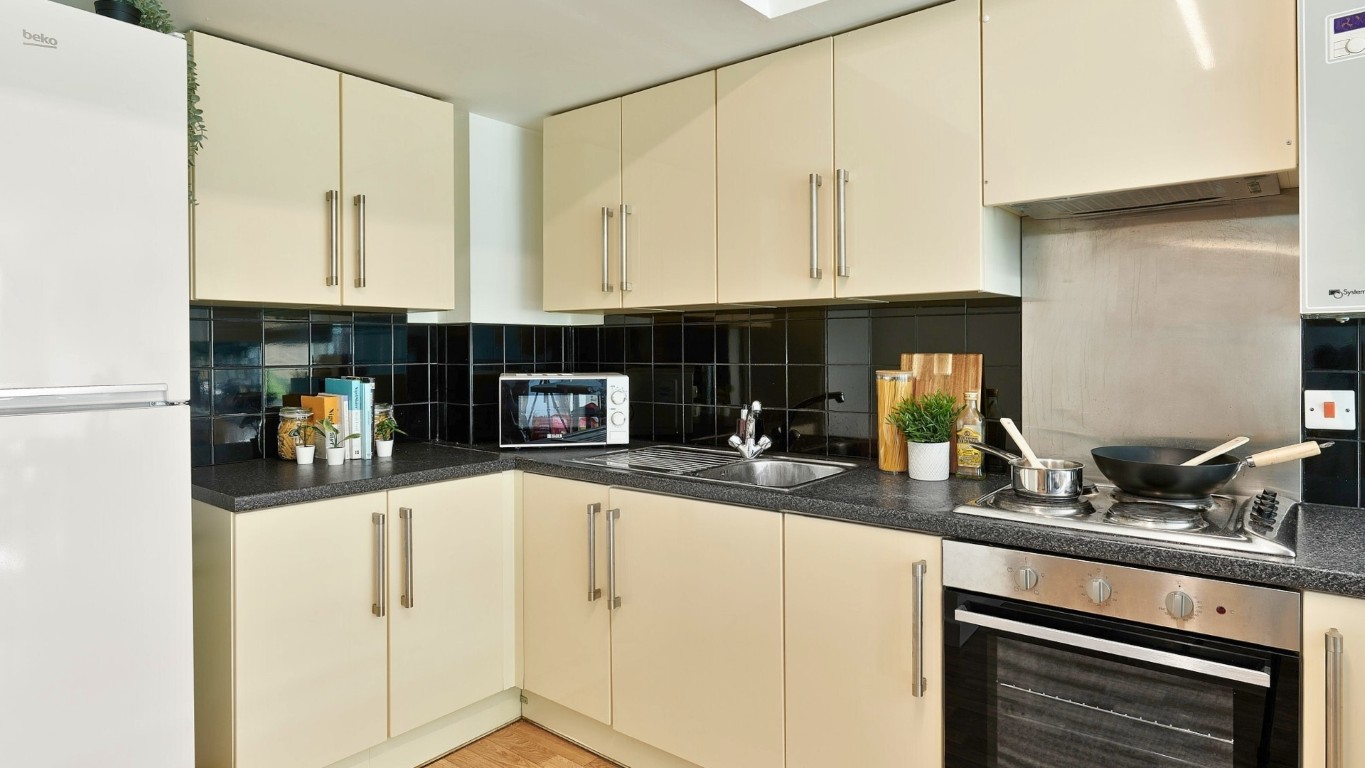  Gold En-Suite  -  Cavendish Place  - Gallery -  3