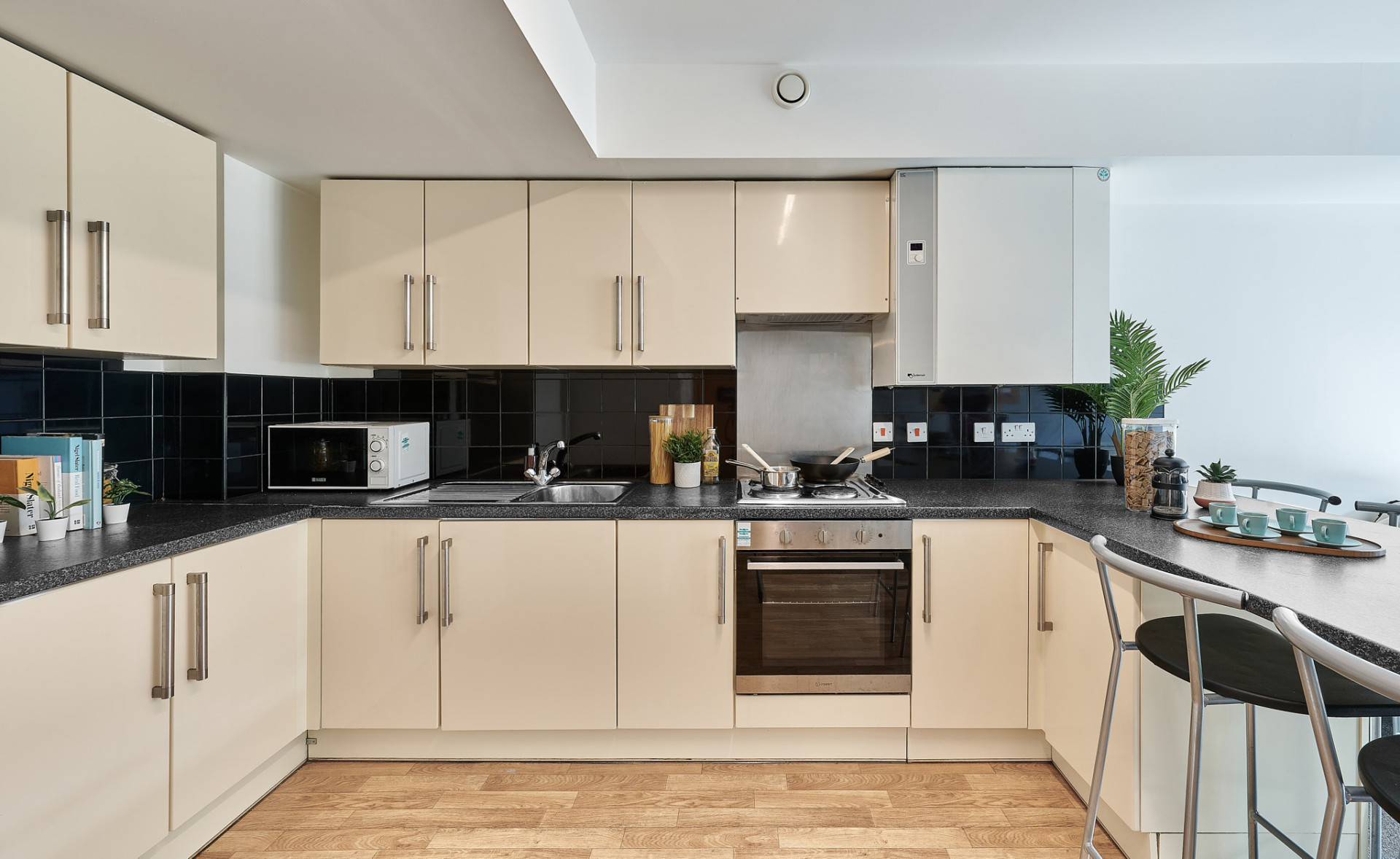 Accessible Gold En-Suite - Cavendish Place - Gallery - 8