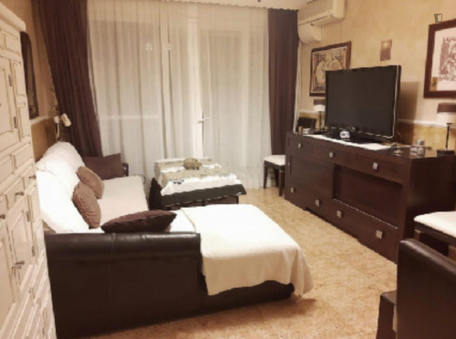 Single bed to rent for the summer or 10 months minimum from September
