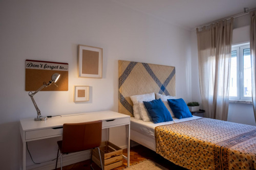 Cosy double bedroom in a 3-bedroom apartment - Gallery - 6