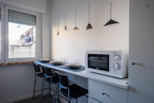 Cosy double bedroom in a 3-bedroom apartment - Gallery - 10