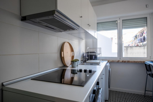 Cosy double bedroom in a 3-bedroom apartment - Gallery - 7