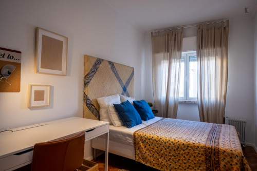 Cosy double bedroom in a 3-bedroom apartment - Gallery - 5