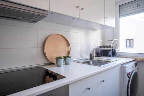 Cosy double bedroom in a 3-bedroom apartment - Gallery - 9
