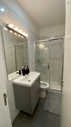 Cozy double bedroom, renovated apartment in Arroios - Gallery - 7