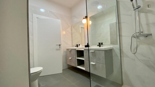 Cozy double bedroom, renovated apartment in Arroios - Gallery - 10