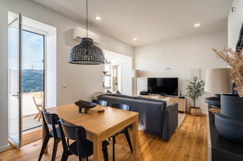 Very elegant 2-bedroom apartment in Campolide - Gallery - 26