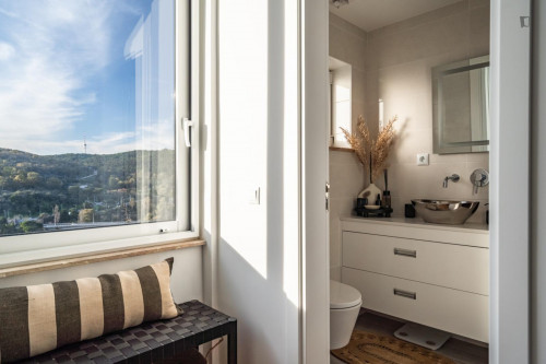 Very elegant 2-bedroom apartment in Campolide - Gallery - 9