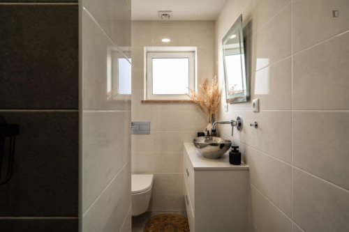 Very elegant 2-bedroom apartment in Campolide - Gallery - 15
