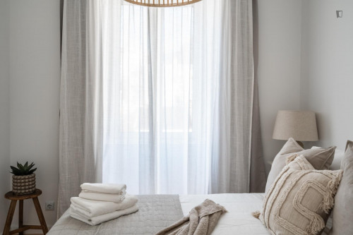 Very elegant 2-bedroom apartment in Campolide - Gallery - 30