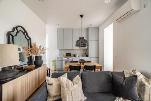 Very elegant 2-bedroom apartment in Campolide - Gallery - 20
