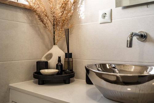 Very elegant 2-bedroom apartment in Campolide - Gallery - 13