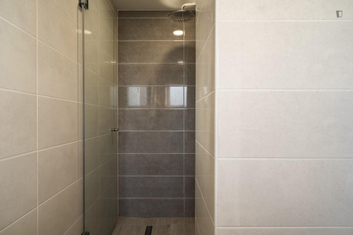 Very elegant 2-bedroom apartment in Campolide - Gallery - 14