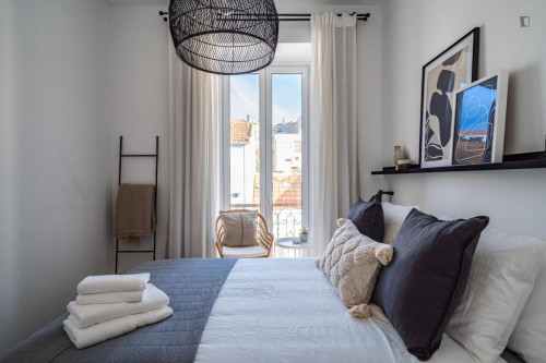 Very elegant 2-bedroom apartment in Campolide - Gallery - 12