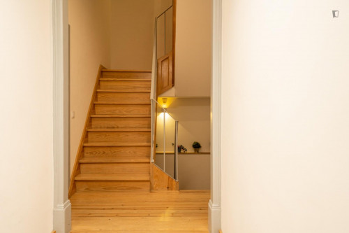 Very elegant 2-bedroom apartment in Campolide