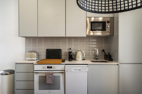 Very elegant 2-bedroom apartment in Campolide - Gallery - 18