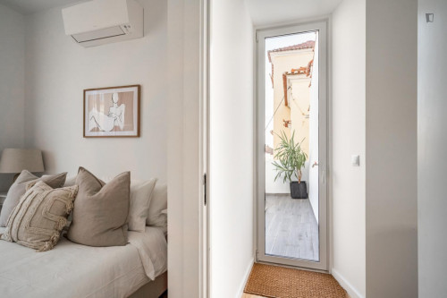 Very elegant 2-bedroom apartment in Campolide - Gallery - 28